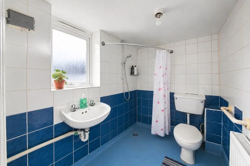 Lancaster Road, Northolt, UB5, photo 9
