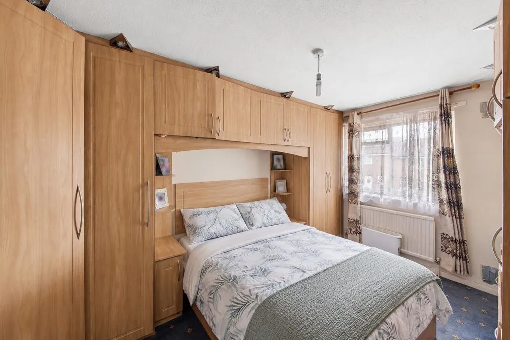 Lancaster Road, Northolt, UB5, photo 6