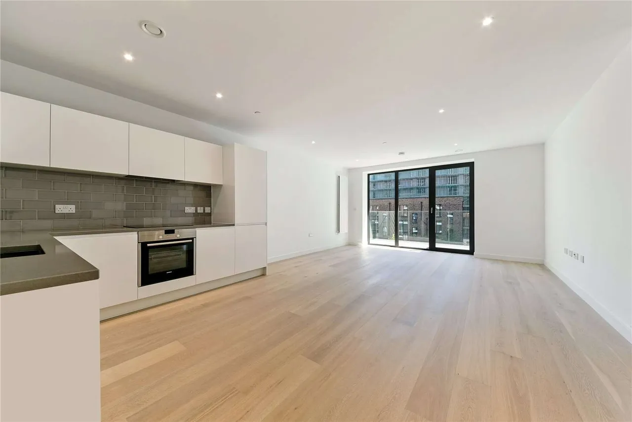 2 bed flat to rent — Fairwater House, 3 Bonnet Street, London, E16 2SZ