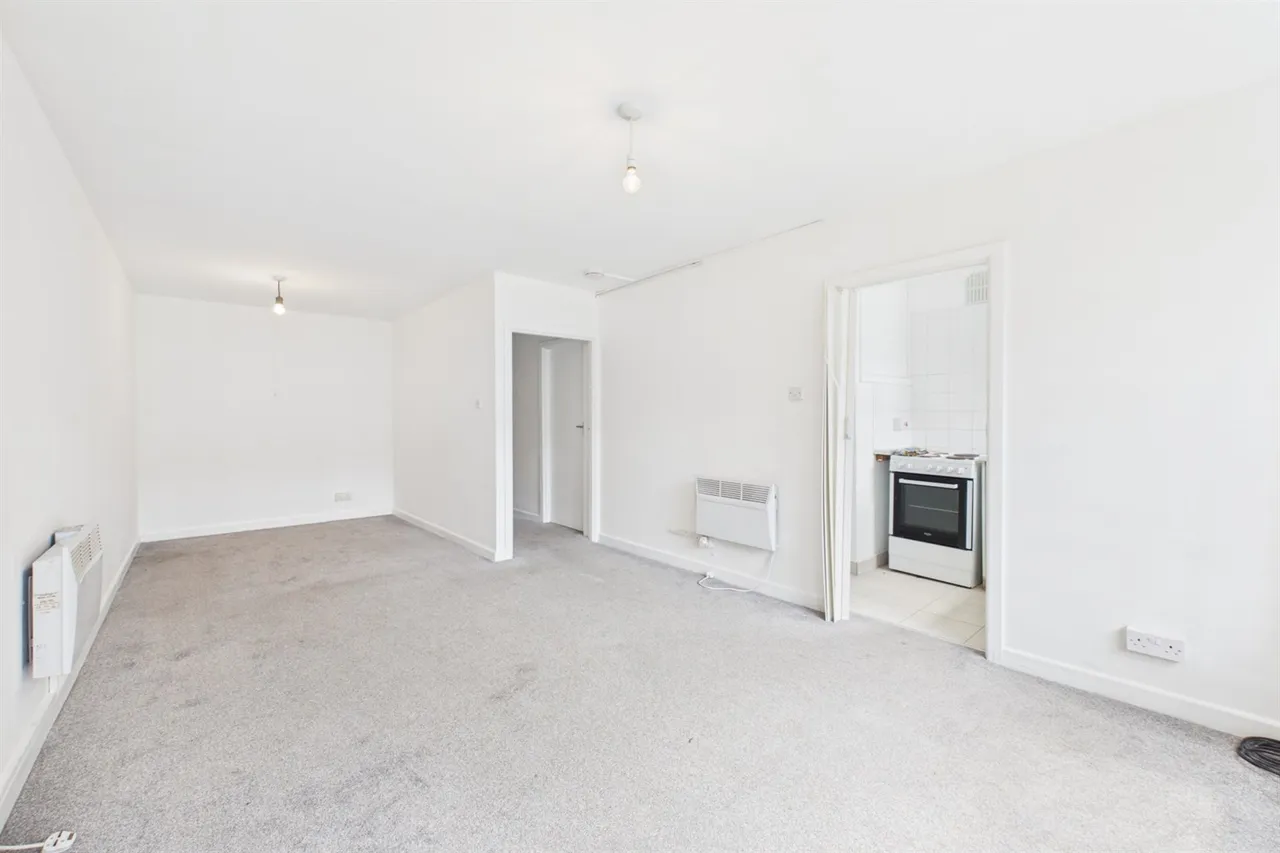 flat to rent — 226 South Norwood Hill, London, SE25 6AT
