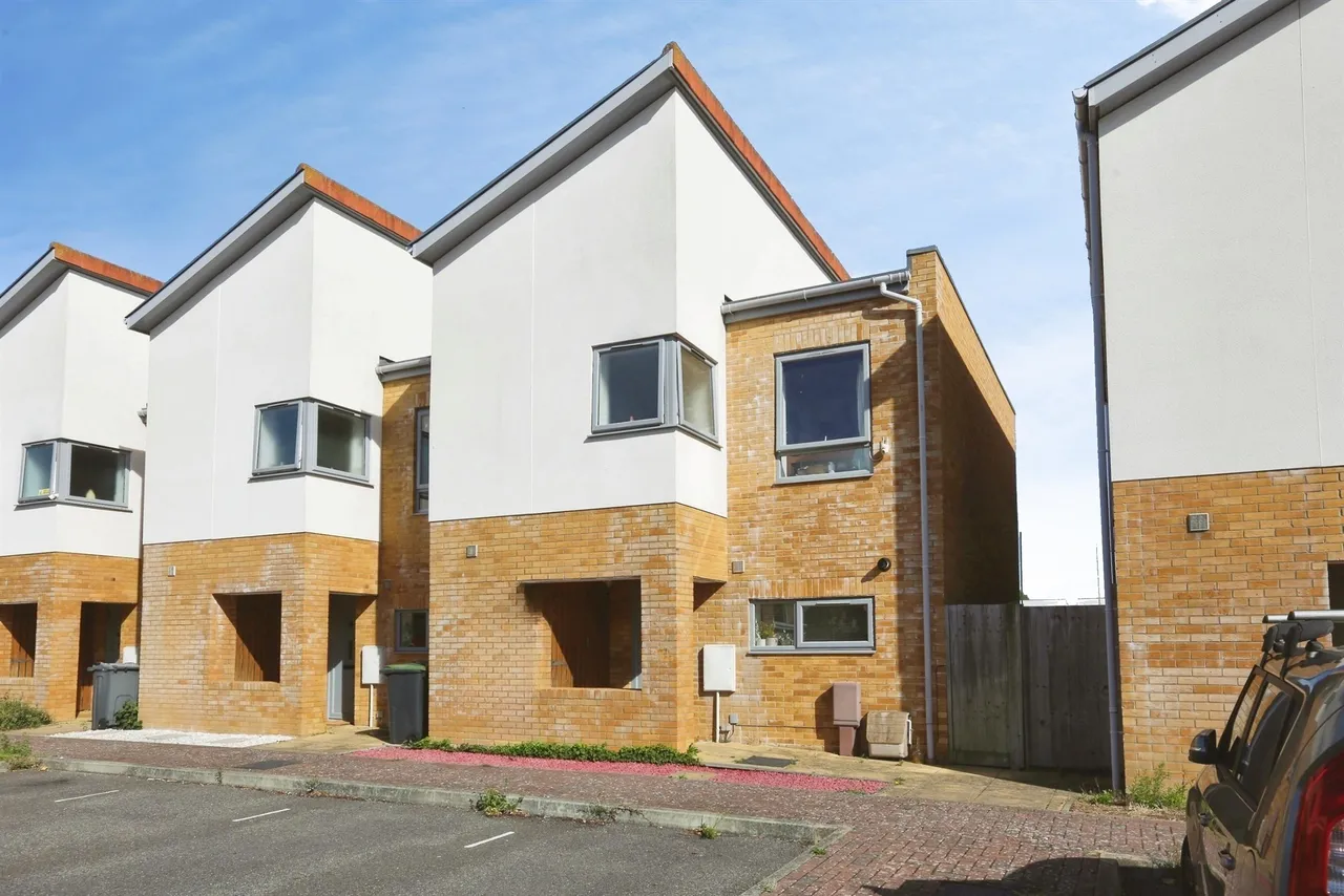 3 bed house for sale, Davenport Close, Gosport, PO13