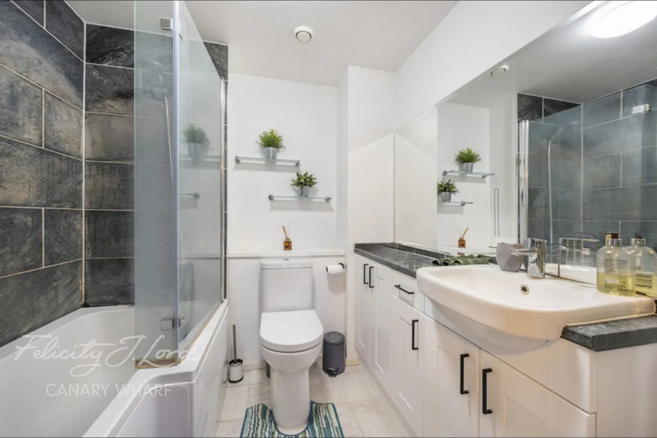 Blackwall Way, London, photo 8