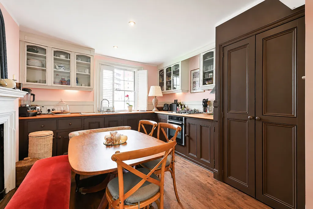 Fulham Road, London, SW6, photo 2