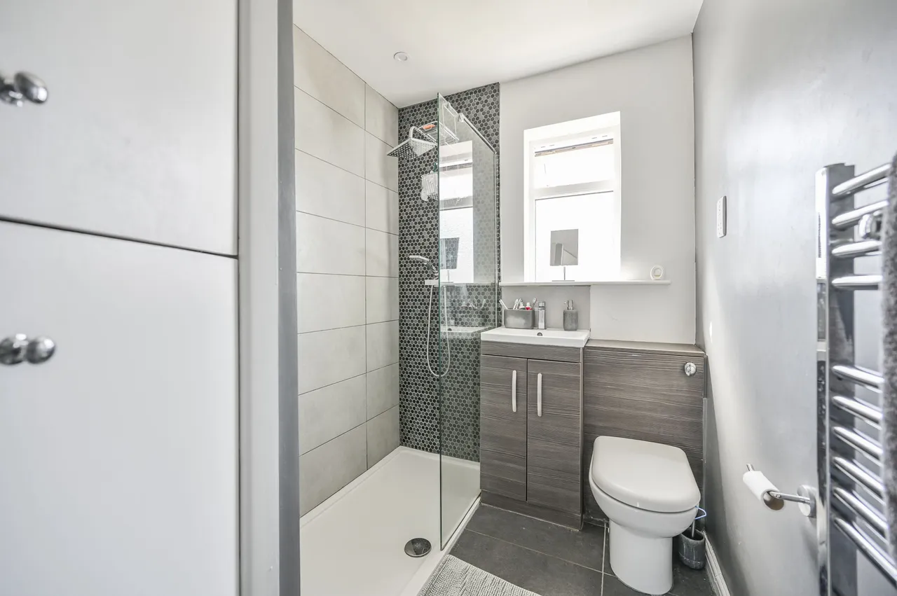 Flat 5, Queens Court, Queens Road, London, photo 5