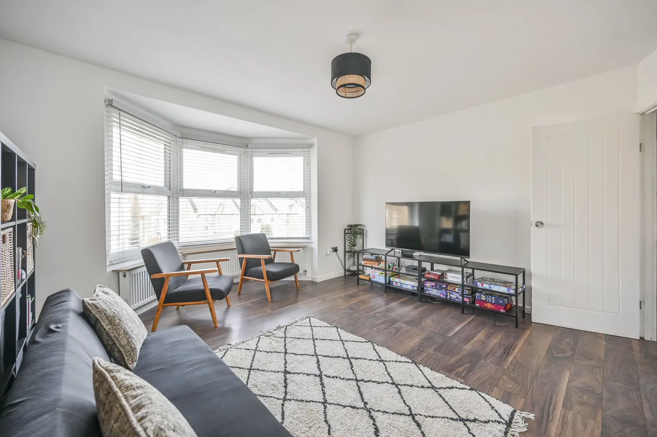 Flat 5, Queens Court, Queens Road, London, photo 6