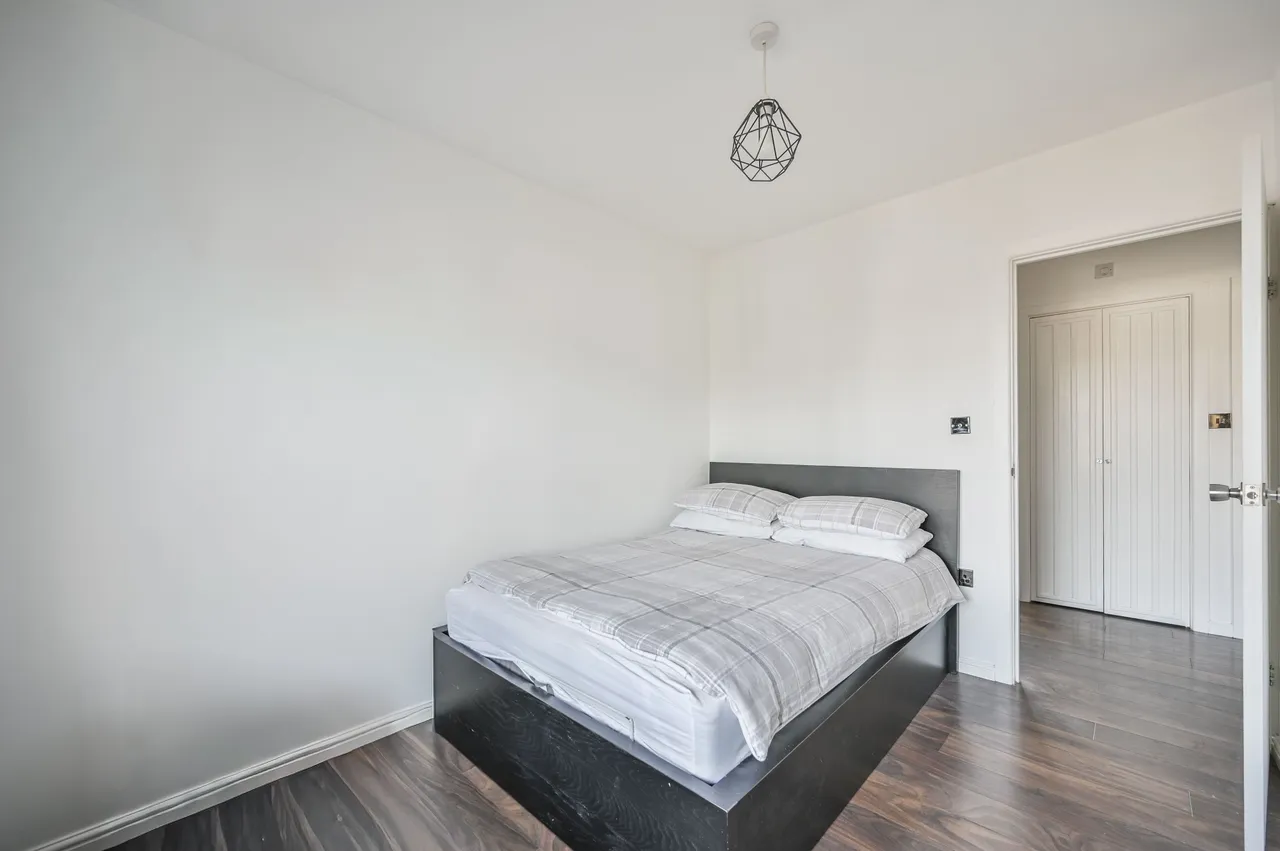 Flat 5, Queens Court, Queens Road, London, photo 8