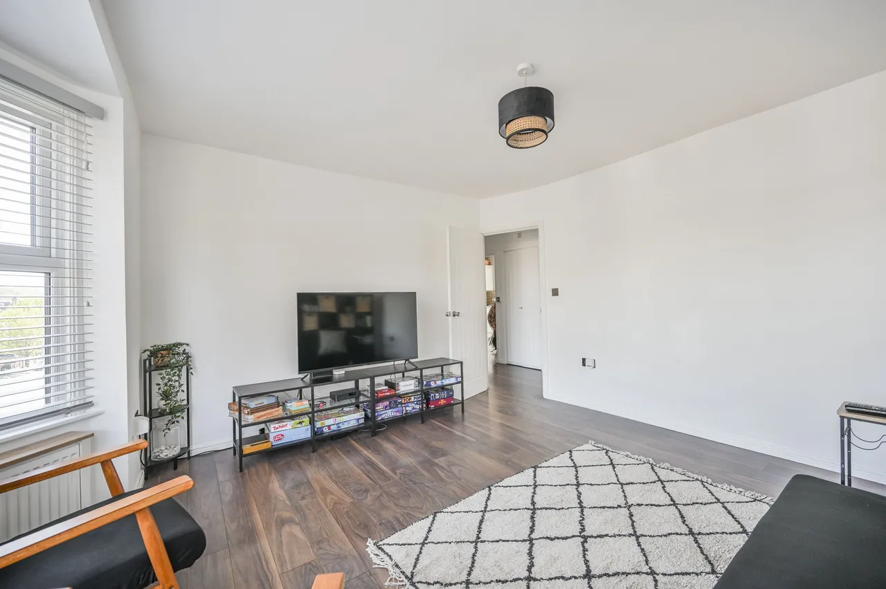 Flat 5, Queens Court, Queens Road, London, photo 11