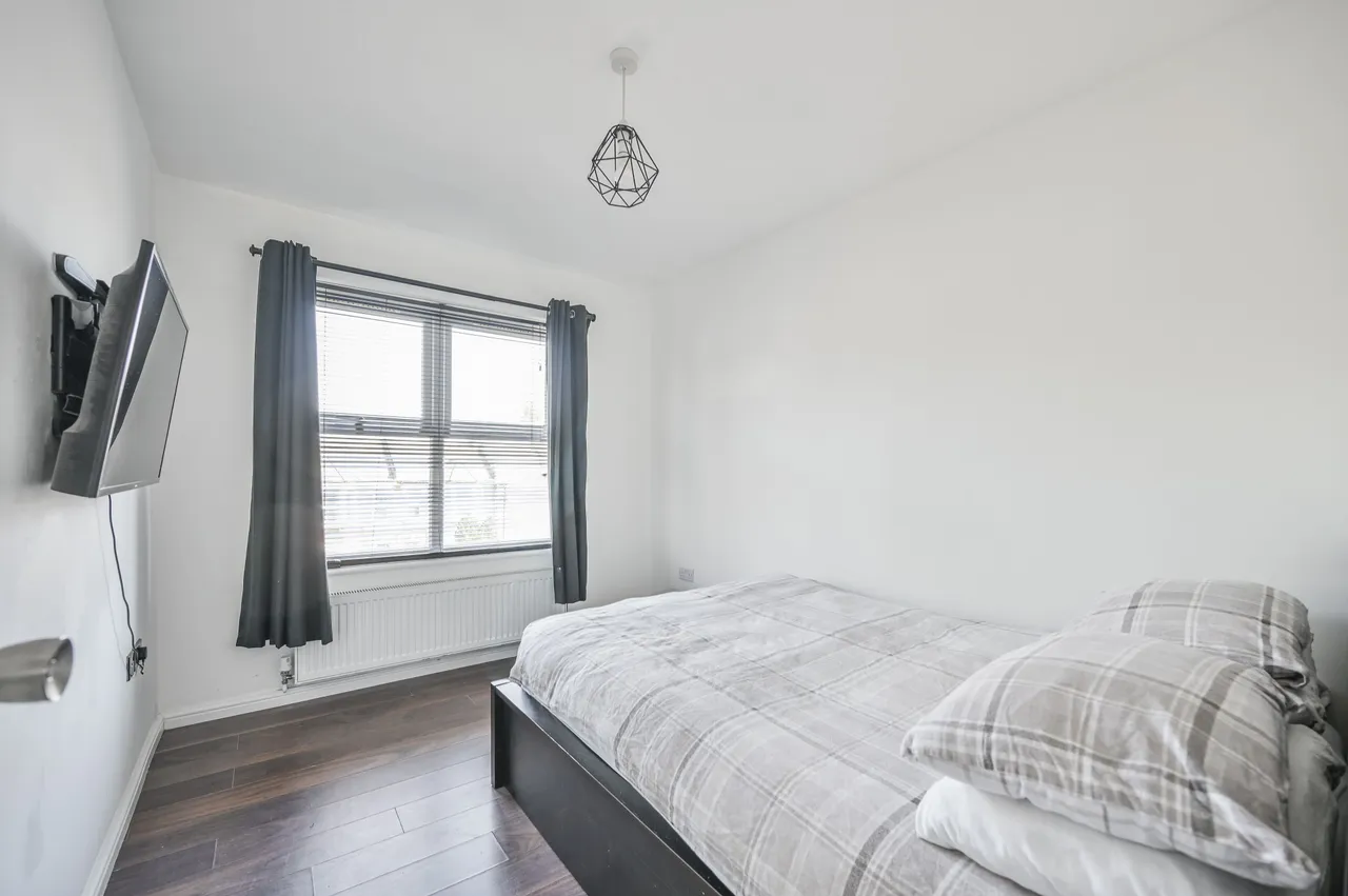 Flat 5, Queens Court, Queens Road, London, photo 7