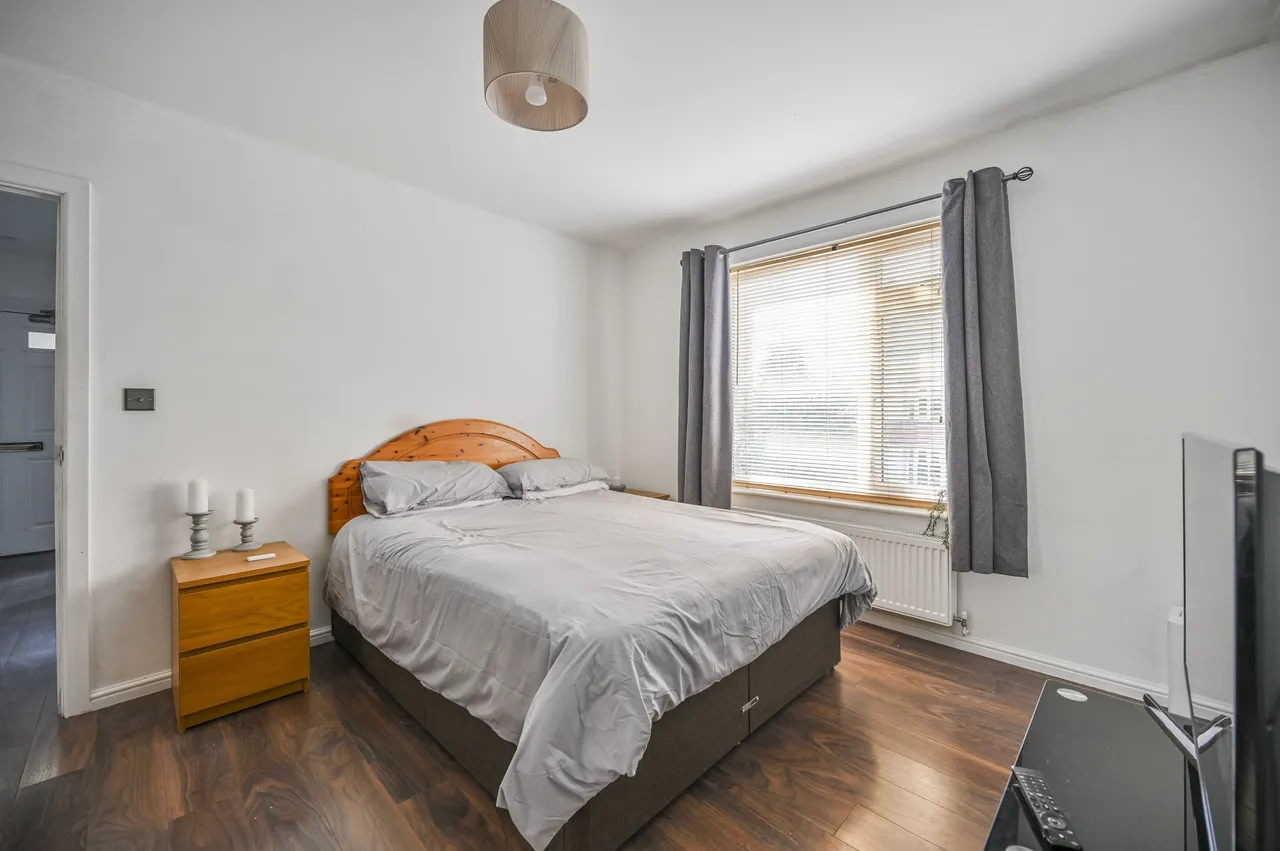 Flat 5, Queens Court, Queens Road, London, photo 9