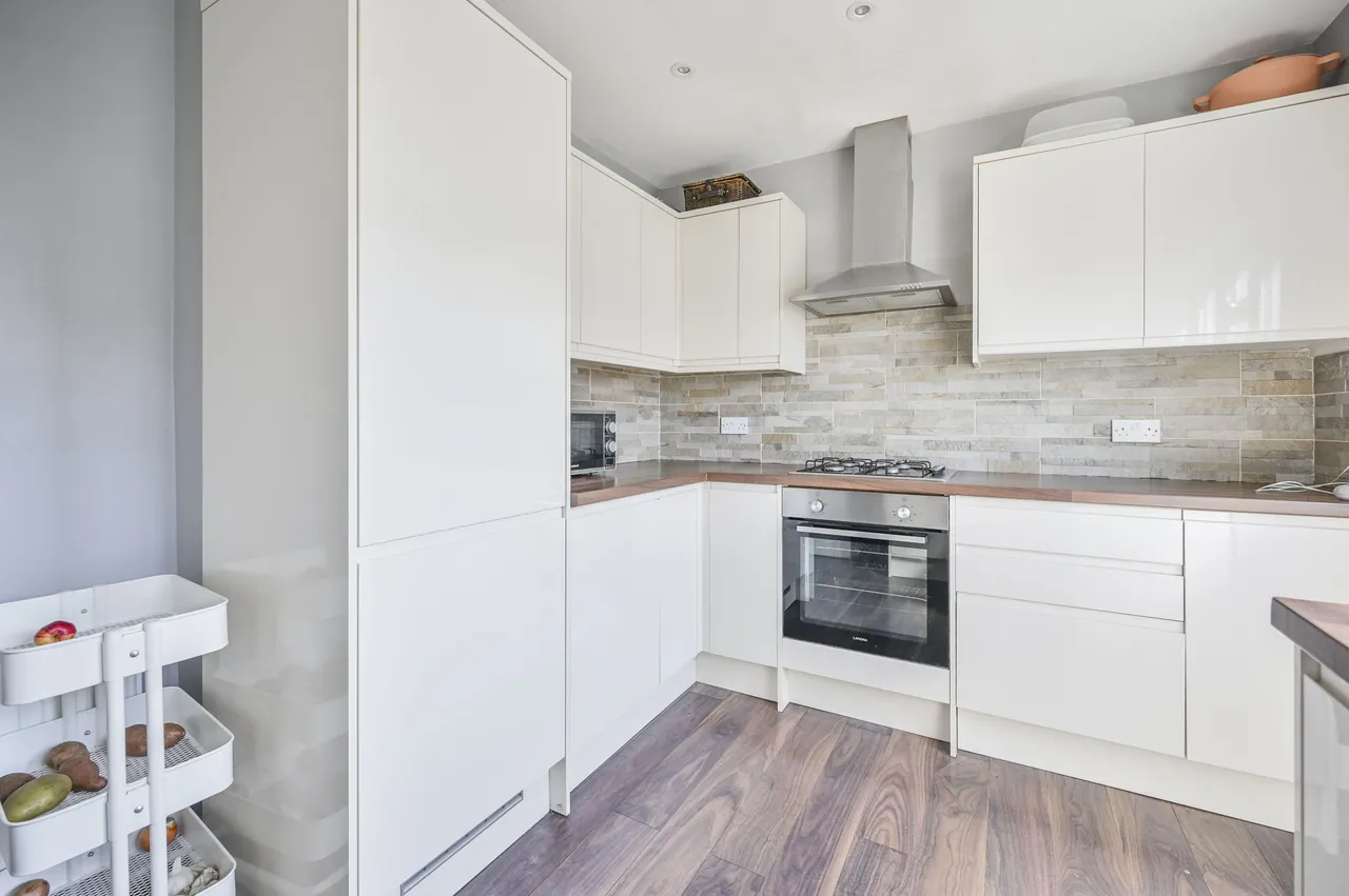 Flat 5, Queens Court, Queens Road, London, photo 4