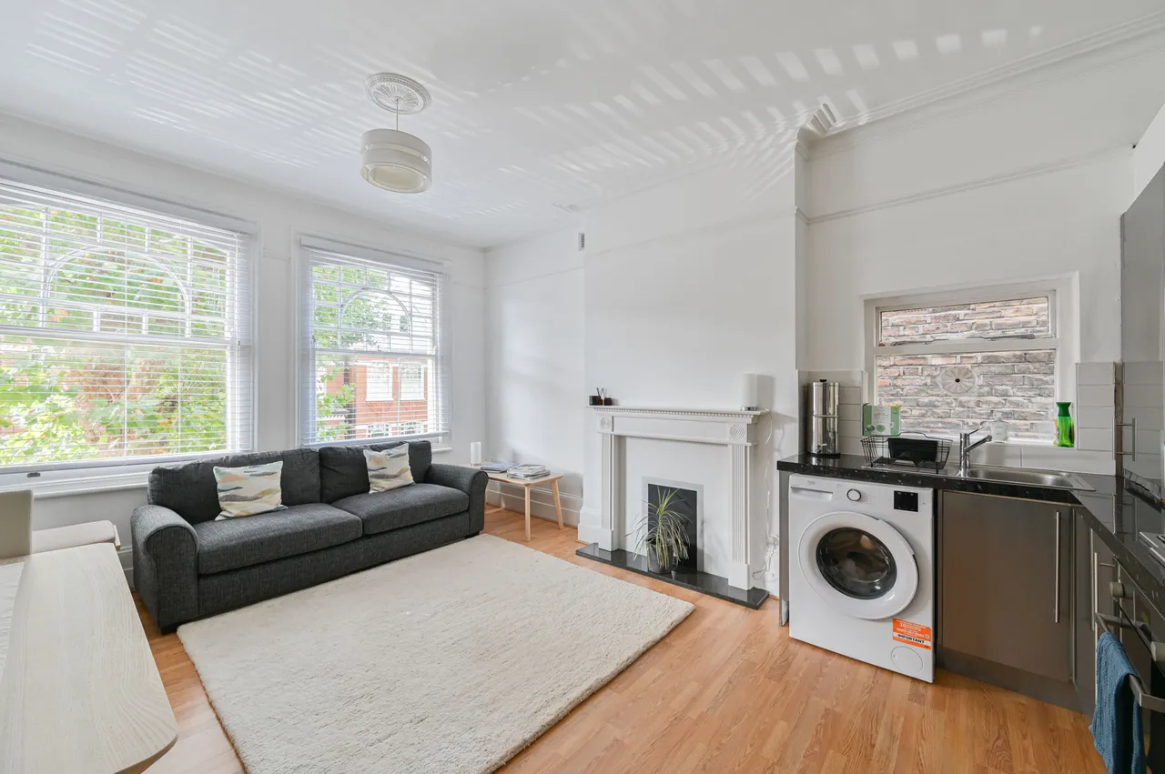 20c Crockerton Road, London, photo 2