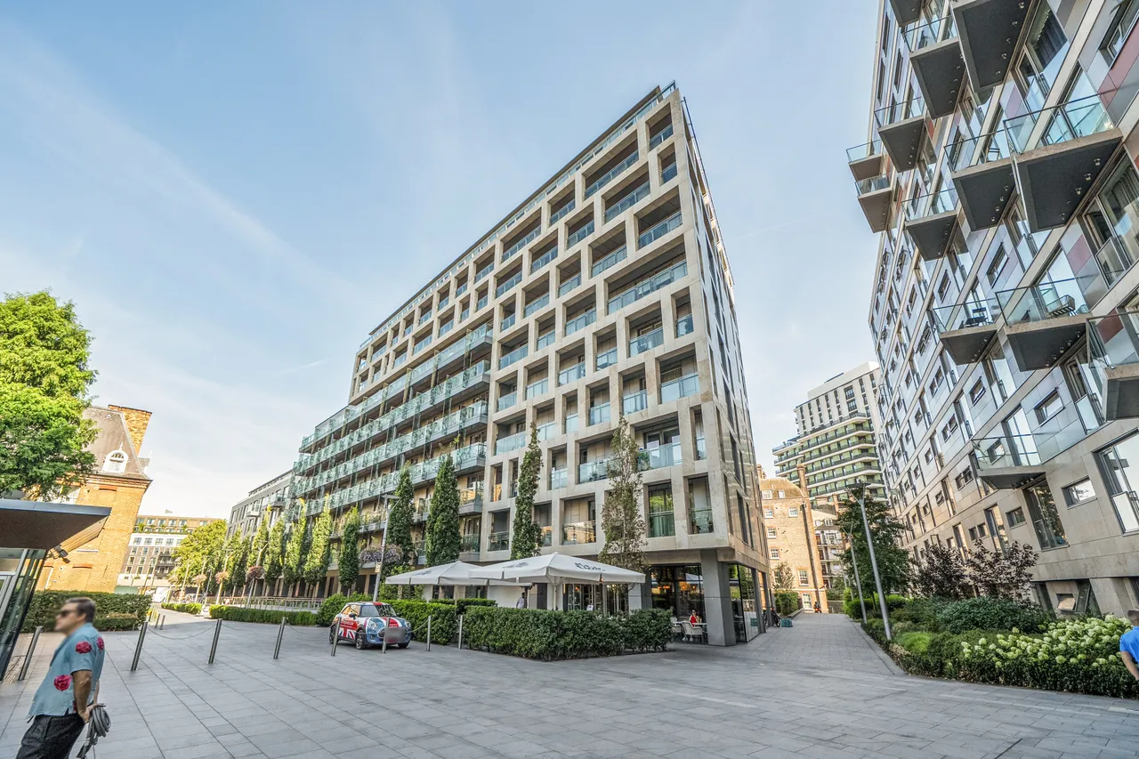 flat for sale — 19 Moore House, 2 Gatliff Road, London