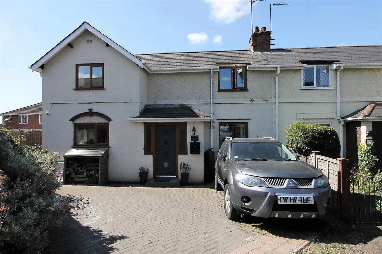 3 bed house for sale — Vicarage Road, Amblecote, Stourbridge