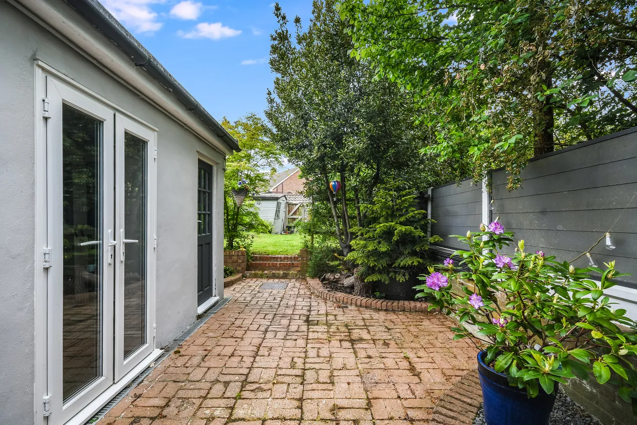 253 Coxtie Green Road, Pilgrims Hatch, Brentwood, Essex, CM14 5RP, photo 2