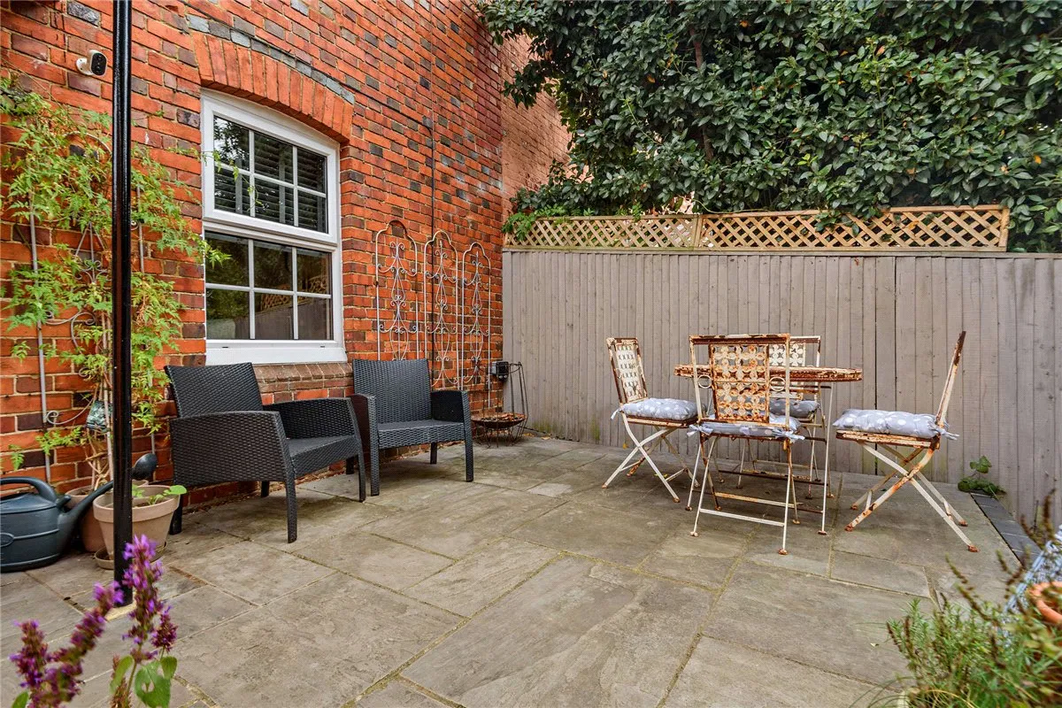 Pear Tree Lane, Newbury, RG14, photo 17