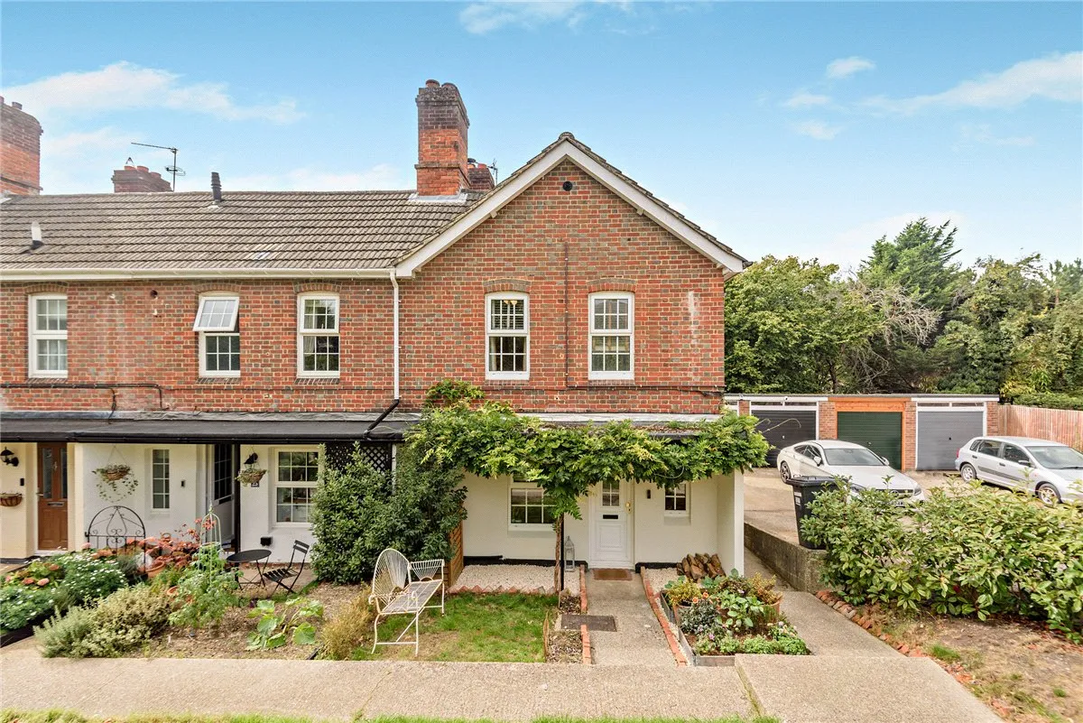 2 bed house for sale, Pear Tree Lane, Newbury, RG14