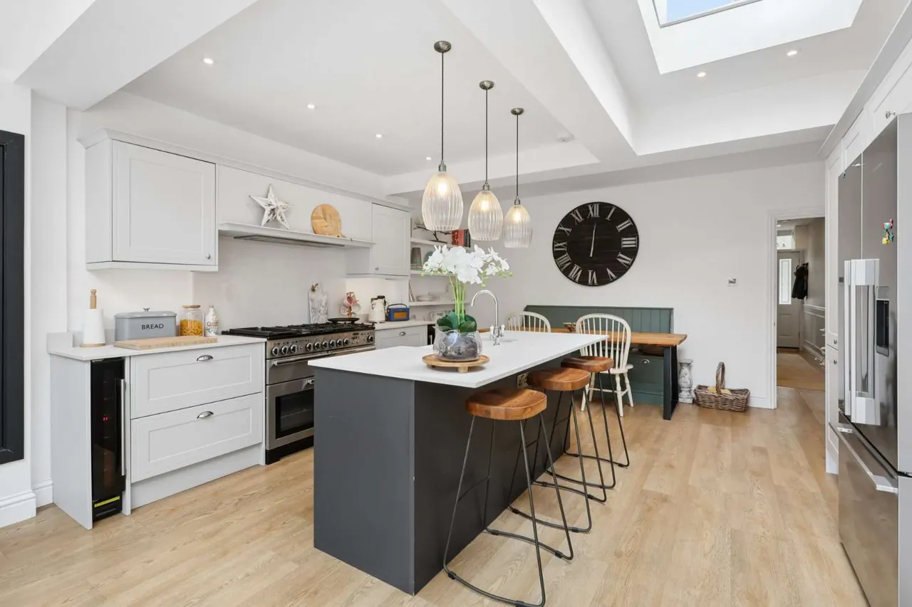 Portsmouth Road, Cobham, Surrey, KT11 1JR, photo 4