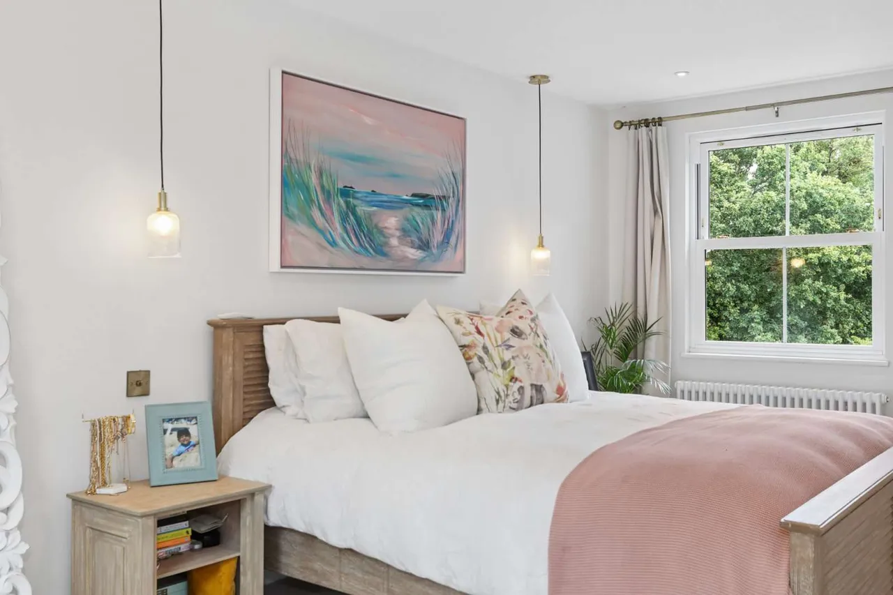 Portsmouth Road, Cobham, Surrey, KT11 1JR, photo 10