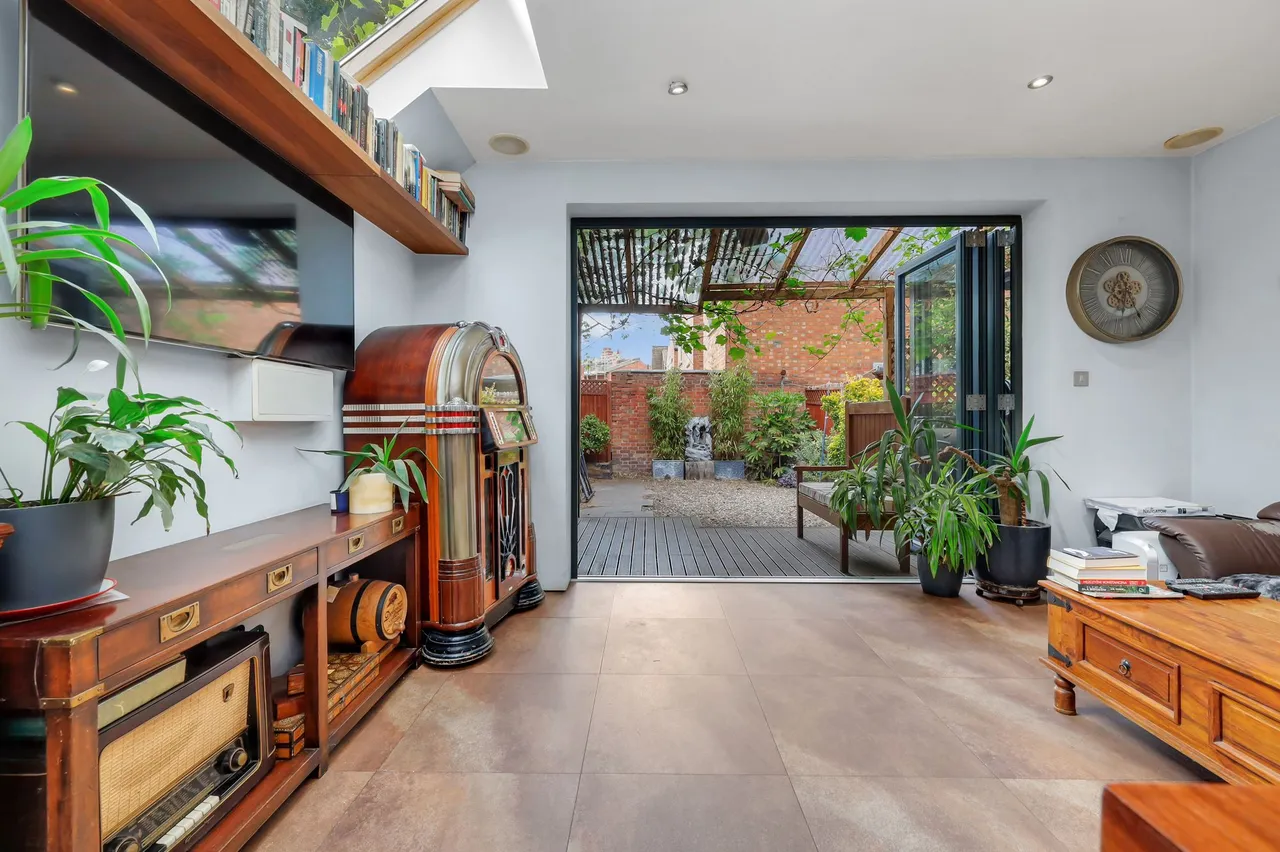 West Ella Road, London, NW10, photo 18