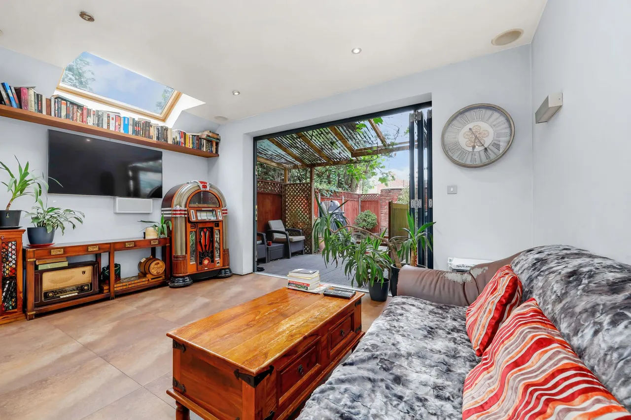 West Ella Road, London, NW10, photo 20