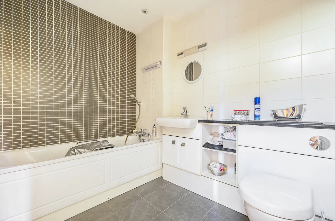Reris Grange Close, Milford, GU8, photo 12