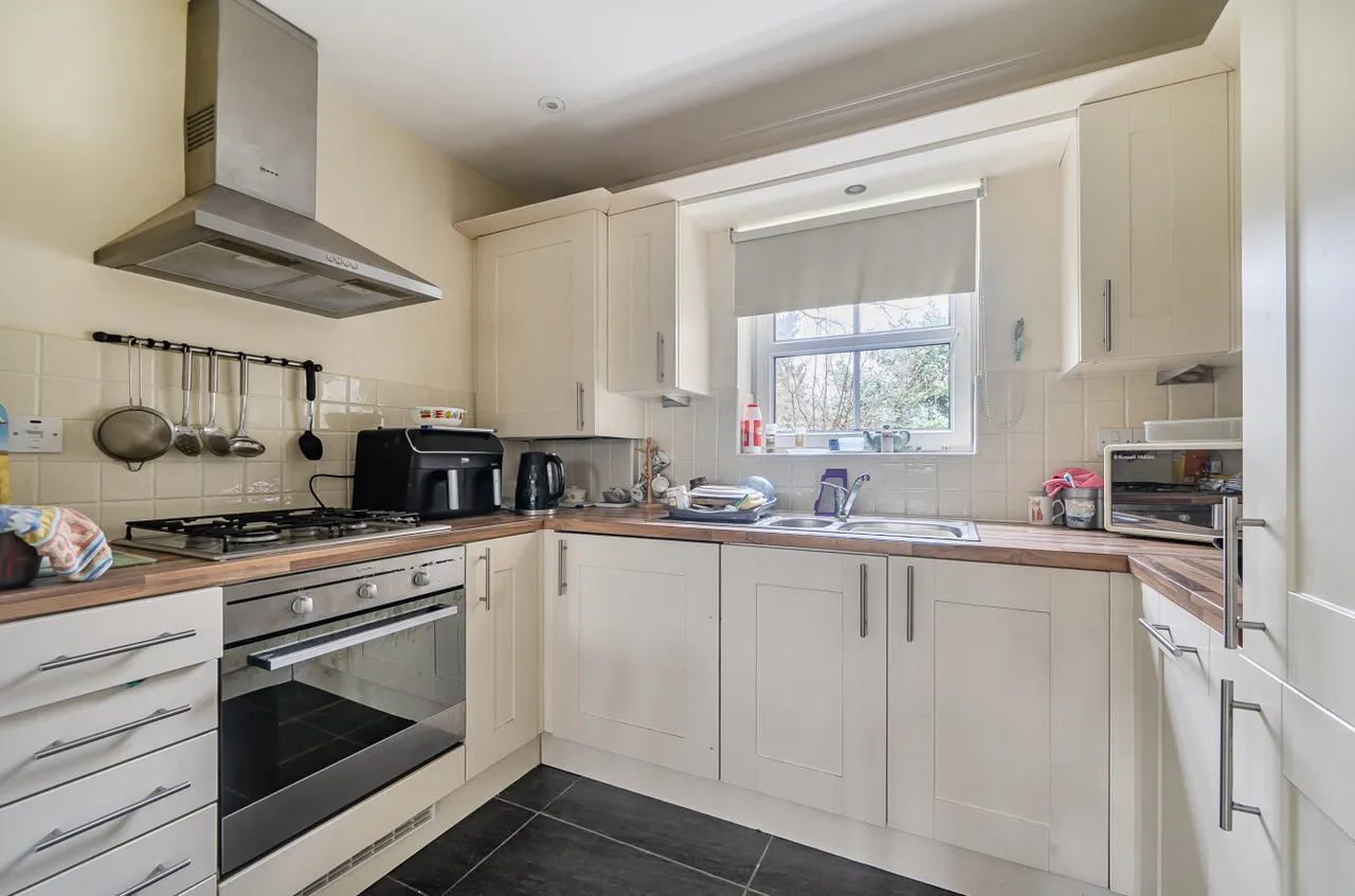 Reris Grange Close, Milford, GU8, photo 8