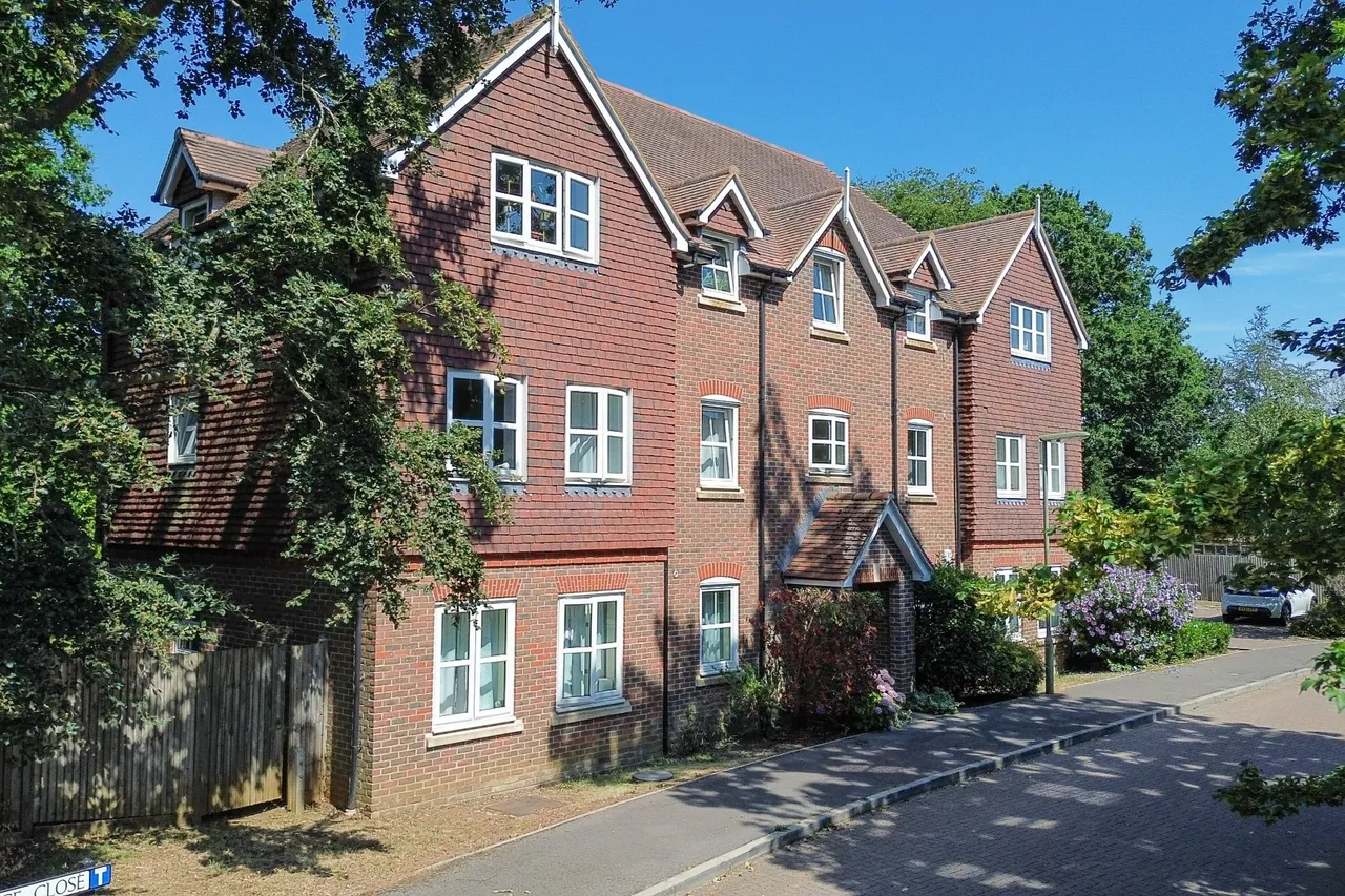 2 bed flat for sale, Reris Grange Close, Milford, GU8