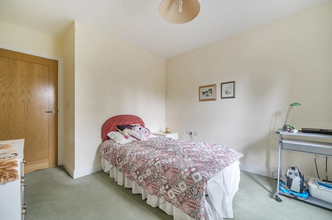 Reris Grange Close, Milford, GU8, photo 11
