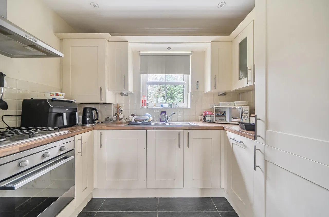 Reris Grange Close, Milford, GU8, photo 3