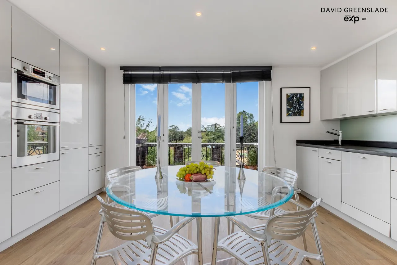 The Penthouse, Clapham Common Southside, SW4 9DG, photo 8