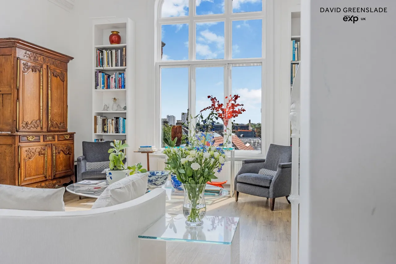 The Penthouse, Clapham Common Southside, SW4 9DG, photo 11