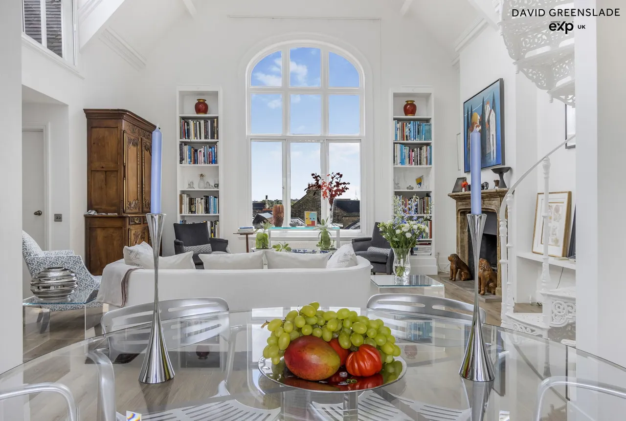 The Penthouse, Clapham Common Southside, SW4 9DG, photo 6