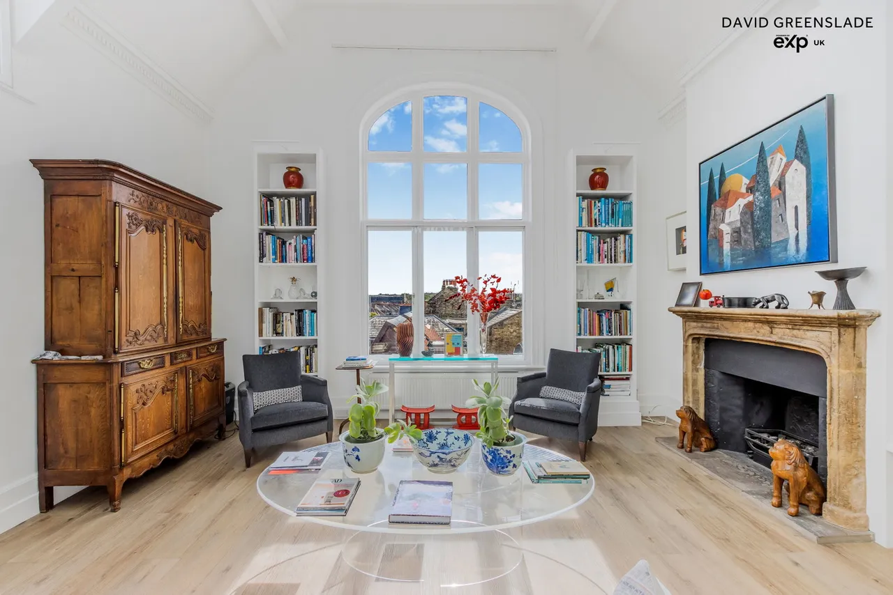The Penthouse, Clapham Common Southside, SW4 9DG, photo 4