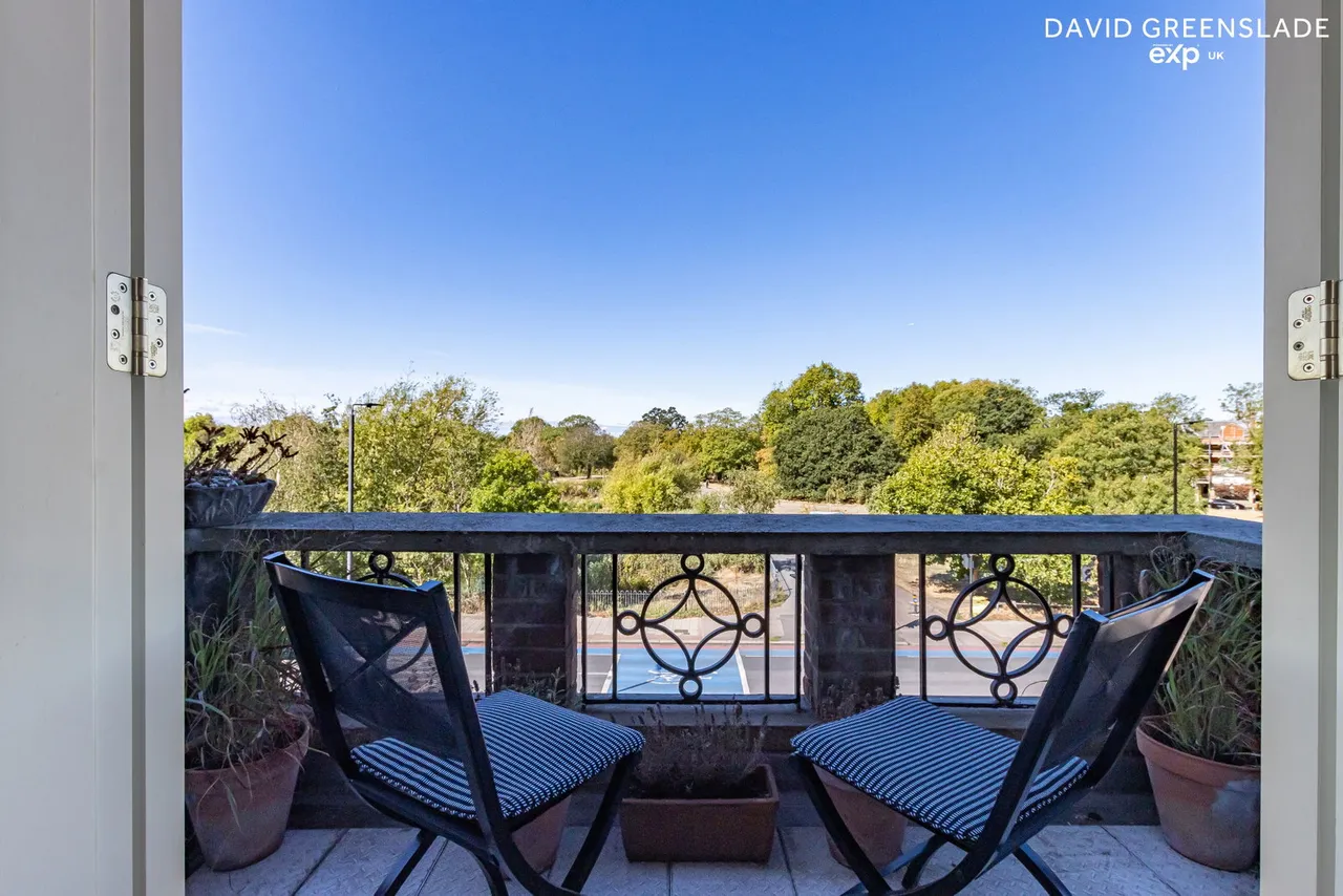 The Penthouse, Clapham Common Southside, SW4 9DG, photo 10