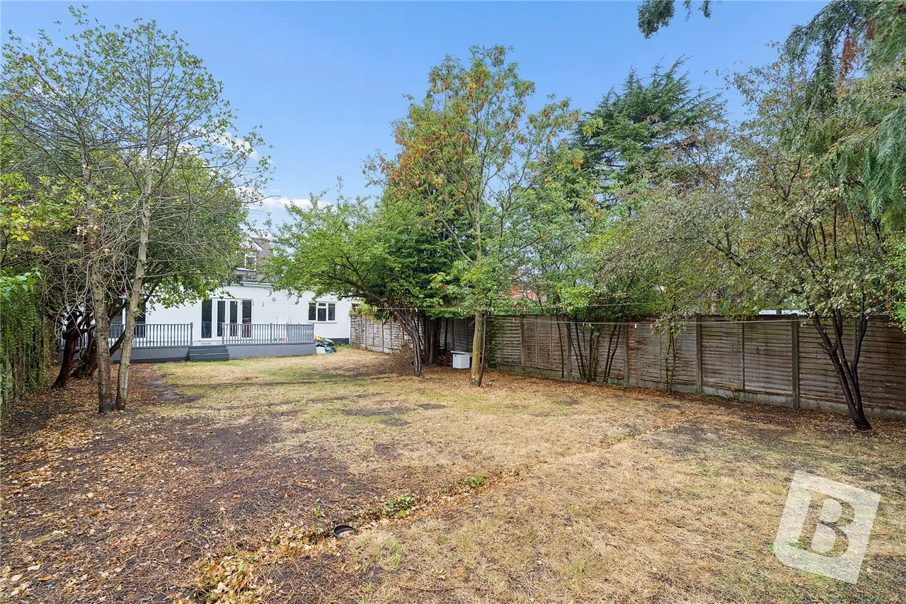 Westrow Gardens, Ilford, IG3, photo 16