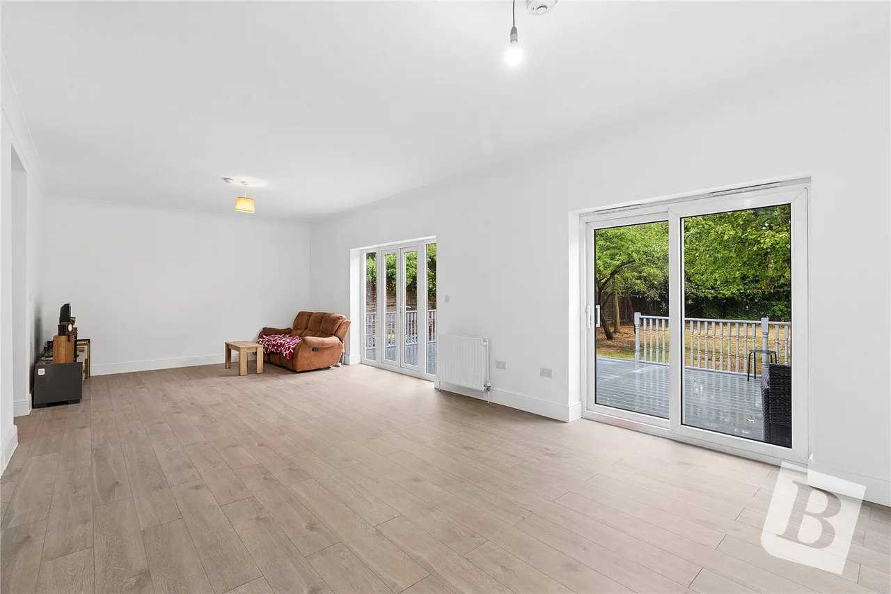 Westrow Gardens, Ilford, IG3, photo 9