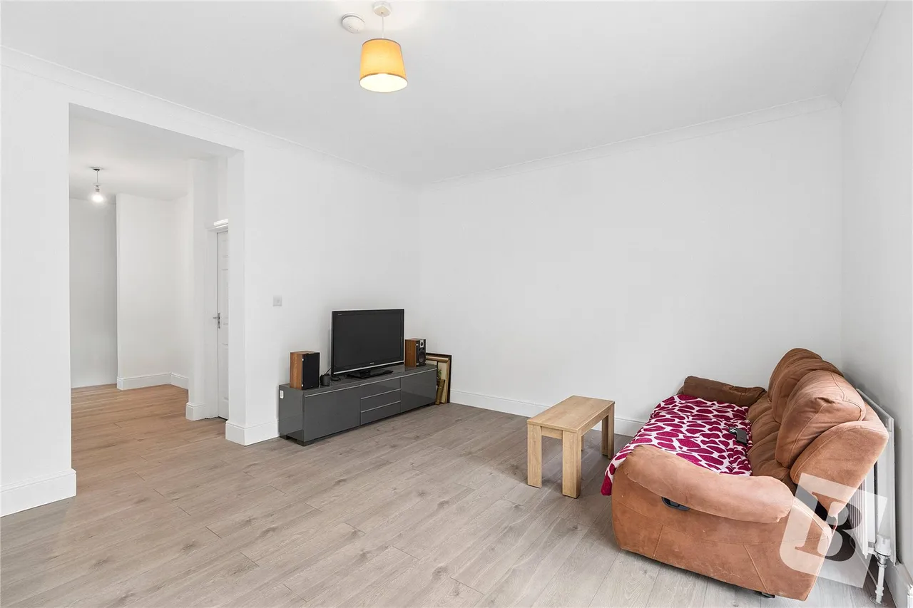 Westrow Gardens, Ilford, IG3, photo 11