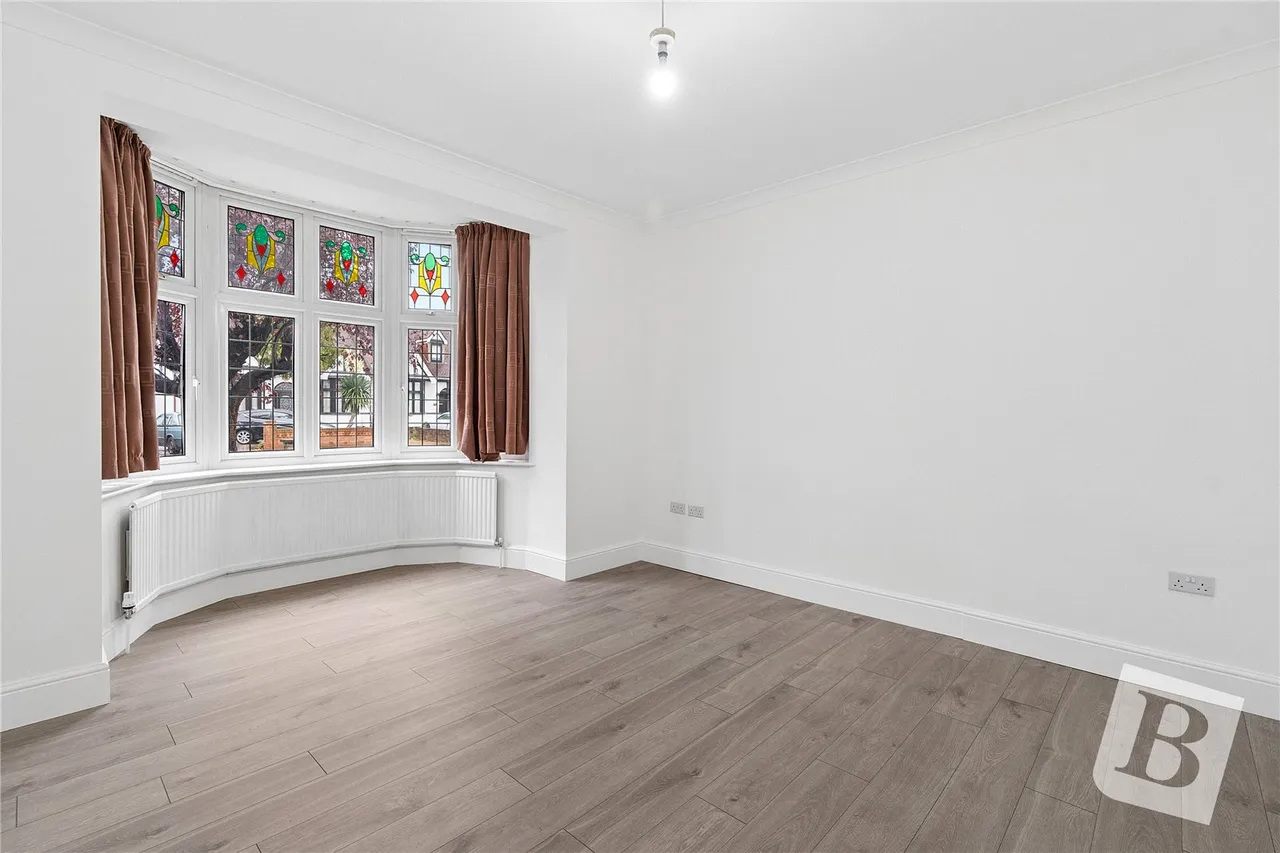 Westrow Gardens, Ilford, IG3, photo 2