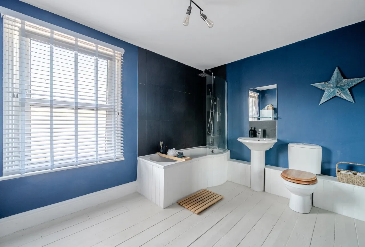 Bath Road, Gloucestershire, Kings Stanley, GL10 3JJ, photo 12