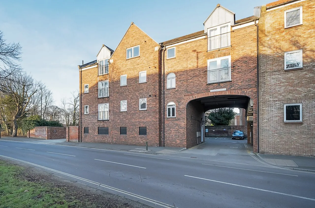 2 bed flat to rent, Manor Road, Beverley, HU17