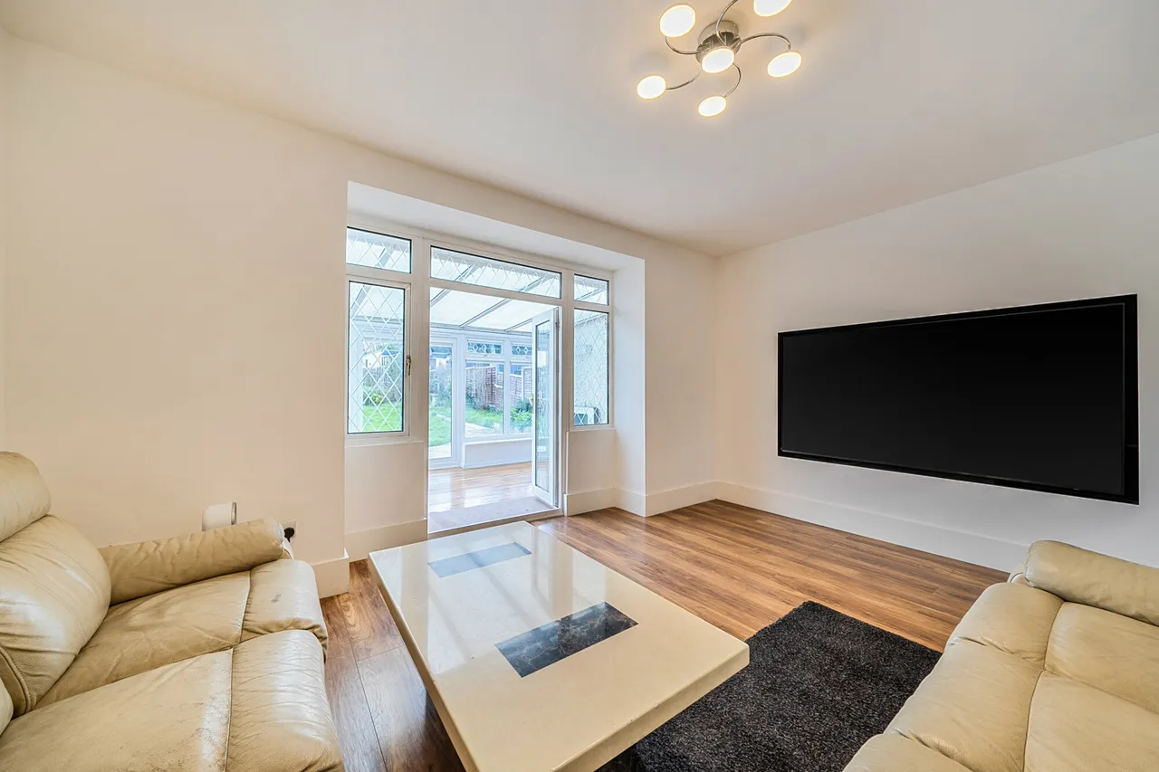 Hillside Road, Northwood, HA6, photo 2