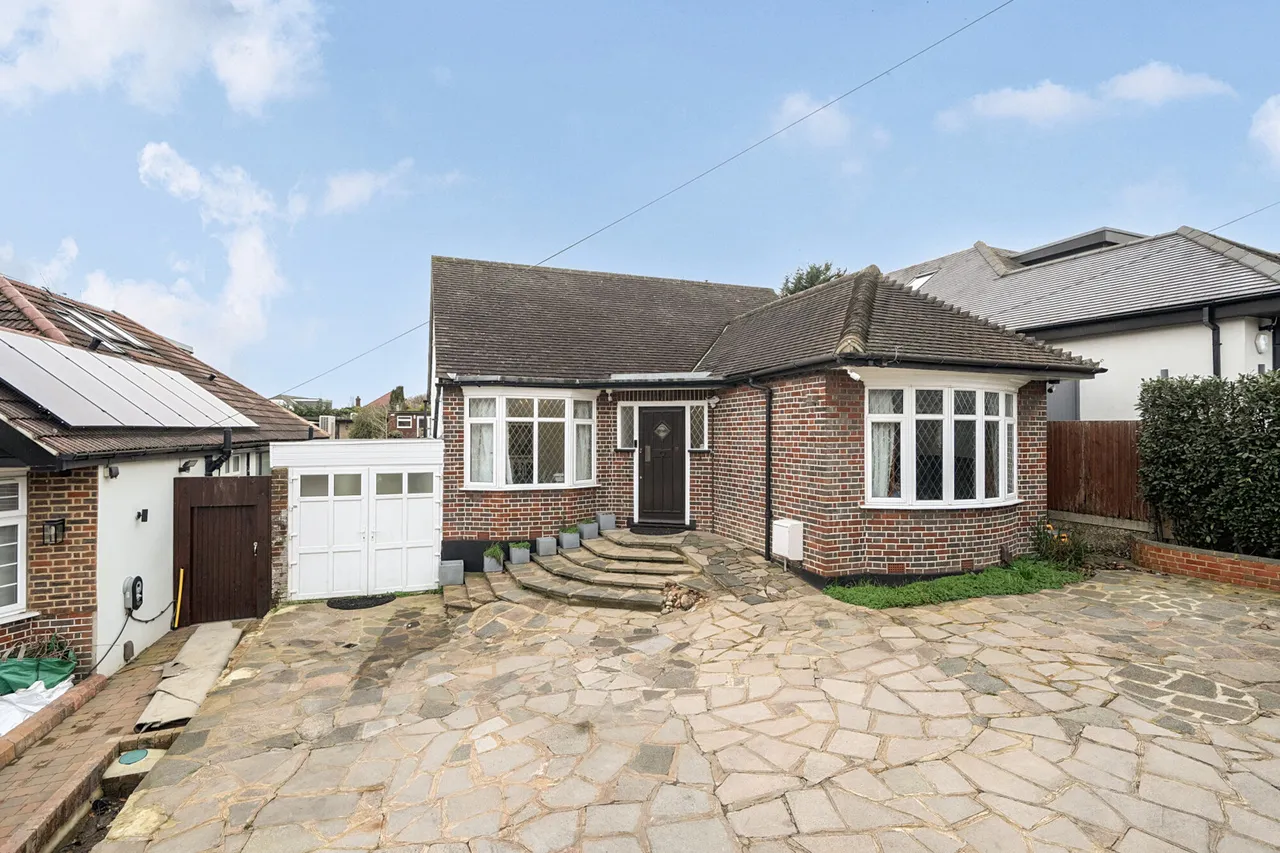 Hillside Road, Northwood, HA6, photo 21