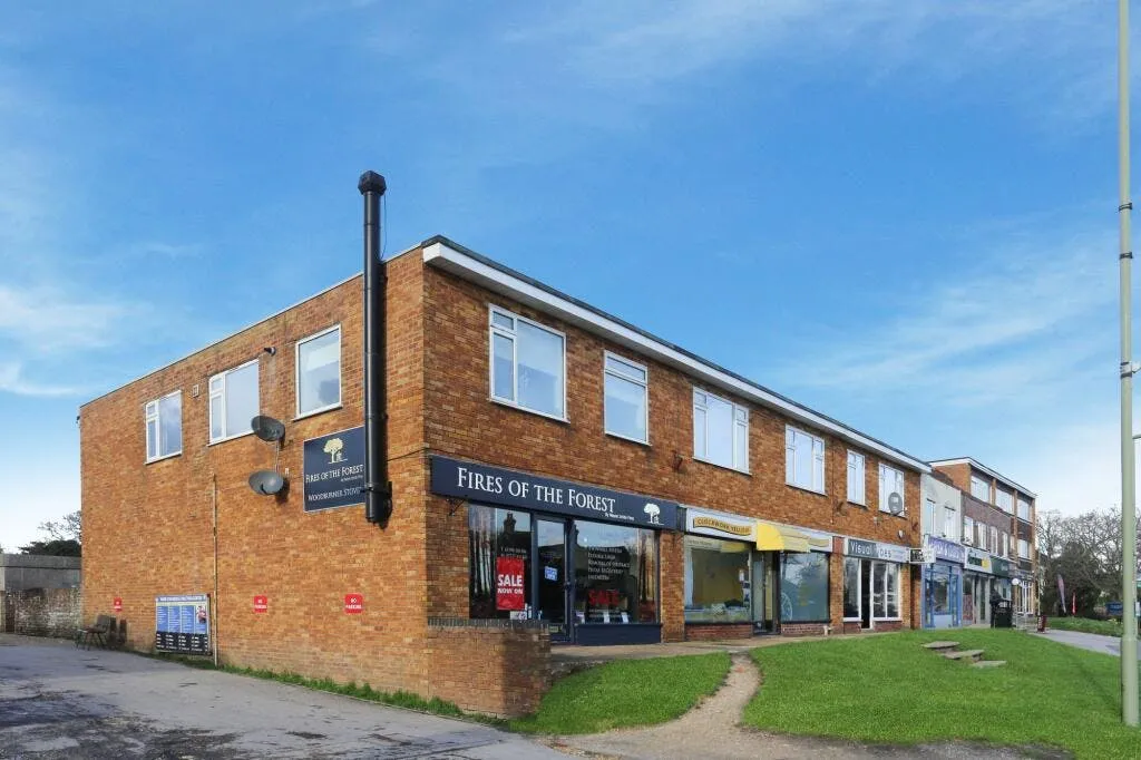 2 bed flat for sale — Milford Road, Lymington, SO41