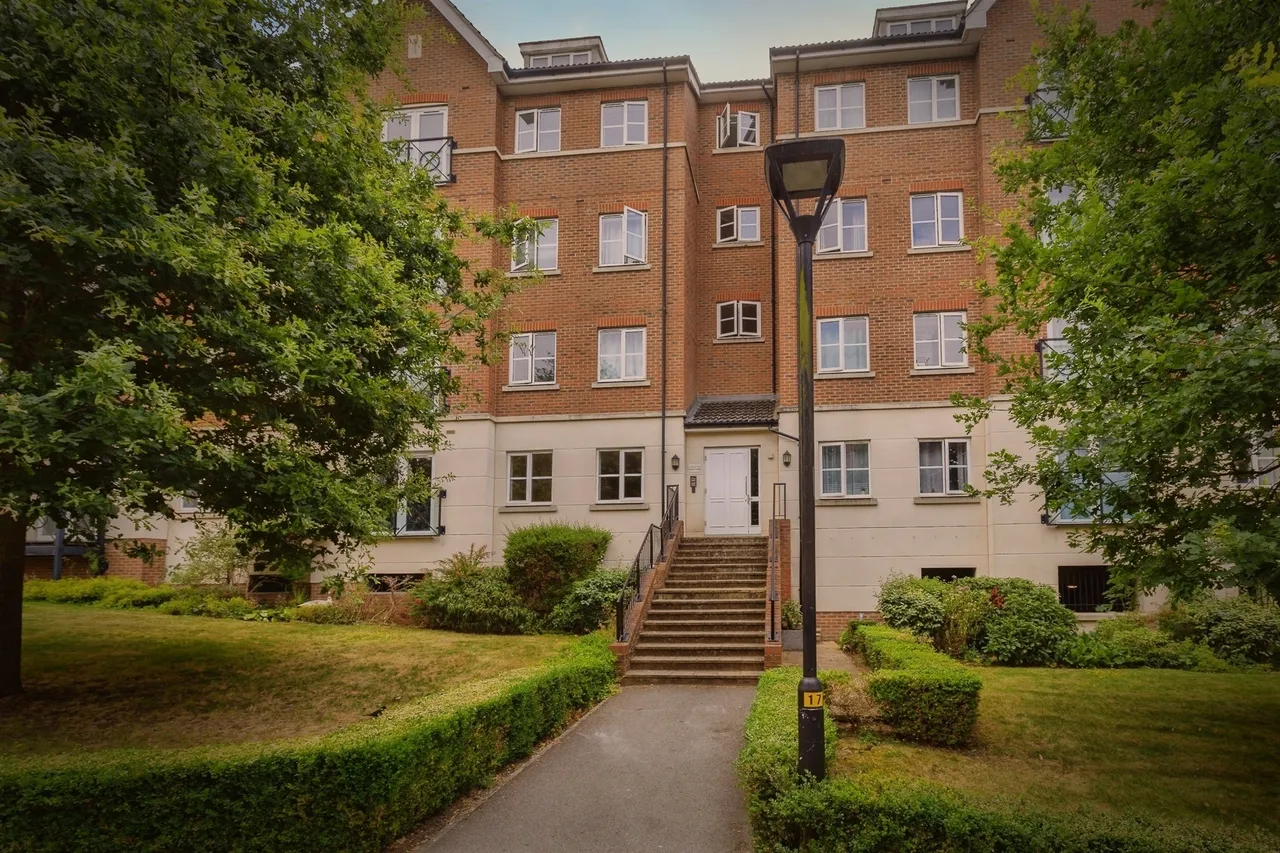 2 bed flat for sale, Viridian Square, Aylesbury, HP21