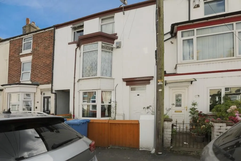 3 bed flat for sale — Cambridge Street, Scarborough YO12 7ED