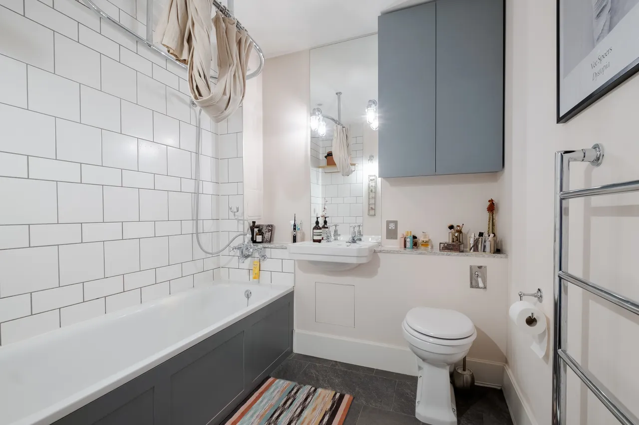Lamb Lane, London, E8, photo 11