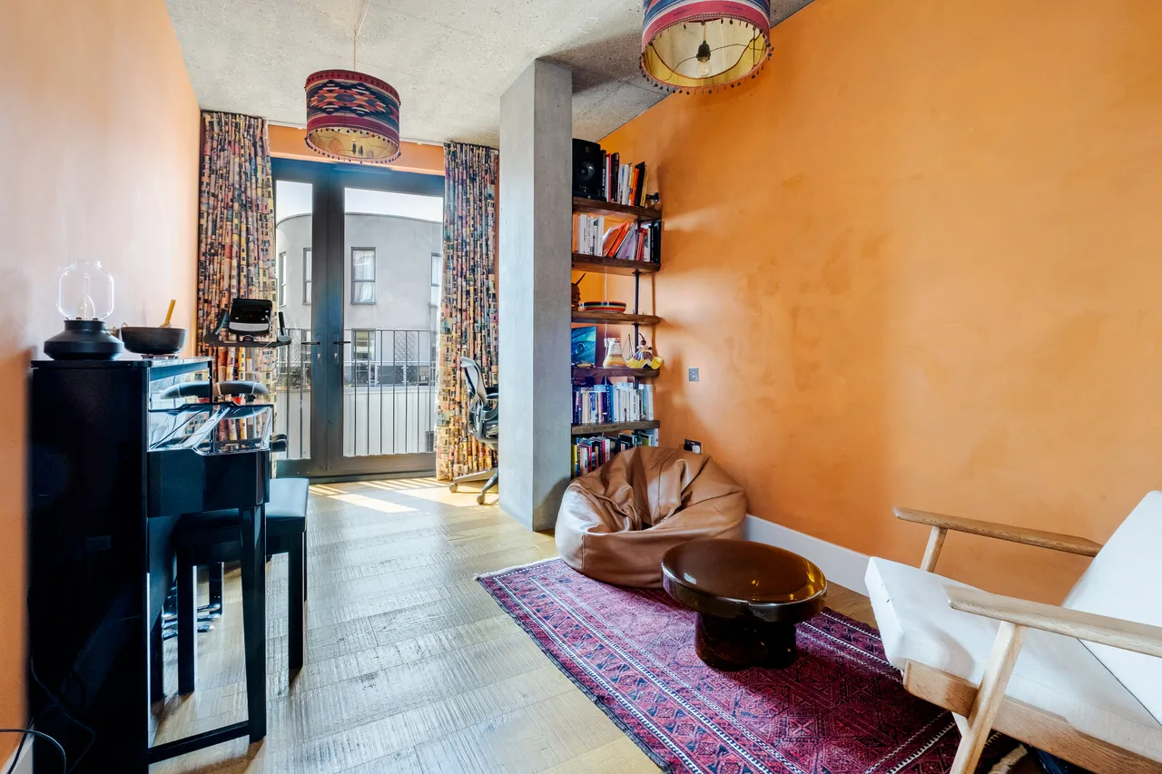 Lamb Lane, London, E8, photo 12