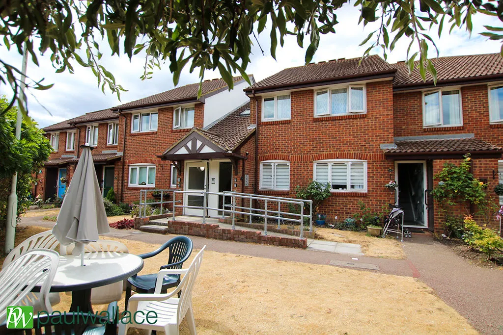 2 bed flat for sale, Rose Court Cheshunt, Waltham Cross, EN7