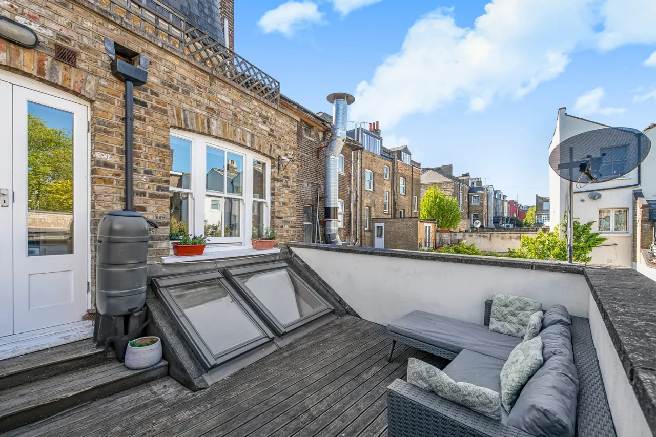 2 bed flat for sale, Holloway Road, London, N19
