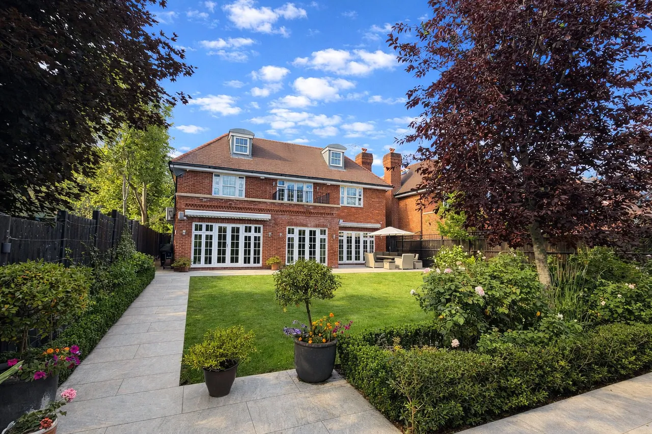 Warner Close, Hadley Wood, EN4 0HE, photo 30